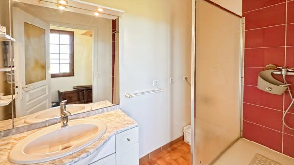 Maison de plain-pied à vendre 5 pièces proche de BERGERAC (24)