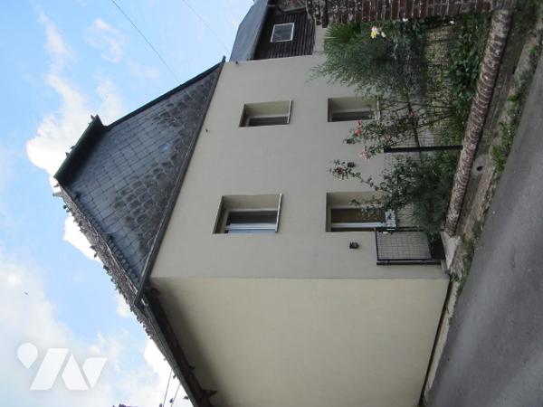 Maison 422 m2, 5 chambres et 280 m2 de dépendances.