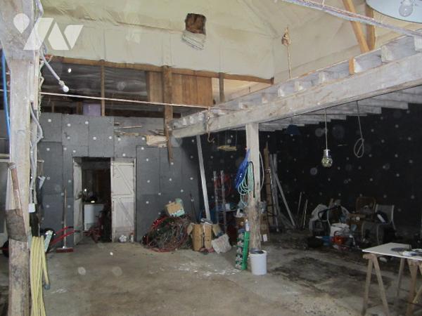 Maison 422 m2, 5 chambres et 280 m2 de dépendances.