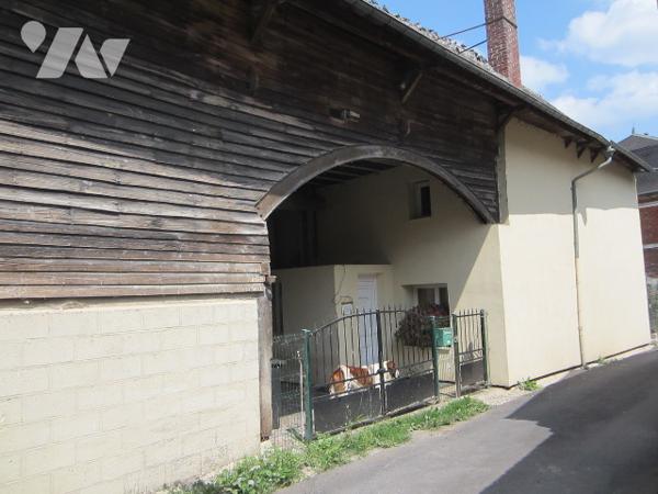 Maison 422 m2, 5 chambres et 280 m2 de dépendances.