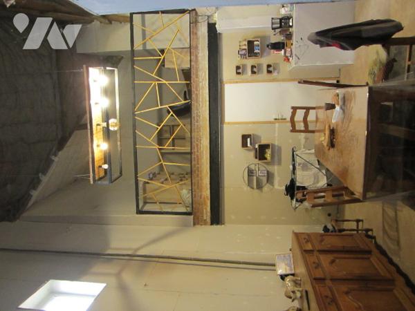 Maison 422 m2, 5 chambres et 280 m2 de dépendances.