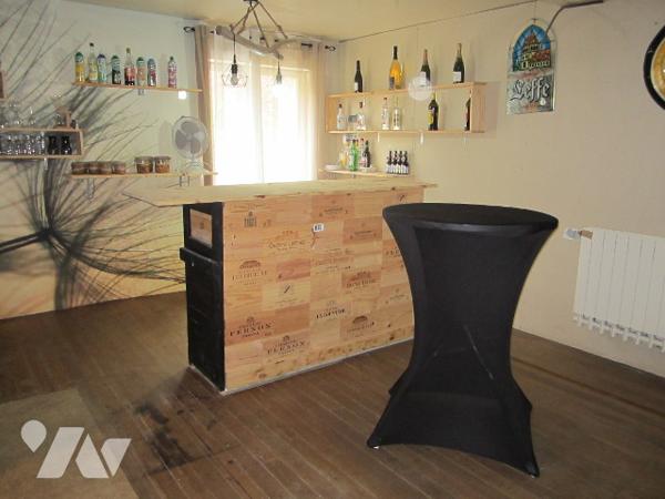 Maison 422 m2, 5 chambres et 280 m2 de dépendances.