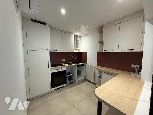 A VENDRE - A LIMOGNE-EN-QUERCY (LOT - 46260) - Dans un immeuble en copropriété, deux appartemen...