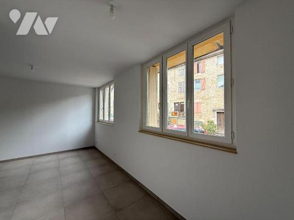A VENDRE - A LIMOGNE-EN-QUERCY (LOT - 46260) - Dans un immeuble en copropriété, deux appartemen...