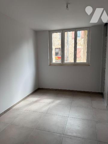 A VENDRE - A LIMOGNE-EN-QUERCY (LOT - 46260) - Dans un immeuble en copropriété, deux appartemen...