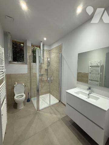 A VENDRE - A LIMOGNE-EN-QUERCY (LOT - 46260) - Dans un immeuble en copropriété, deux appartemen...