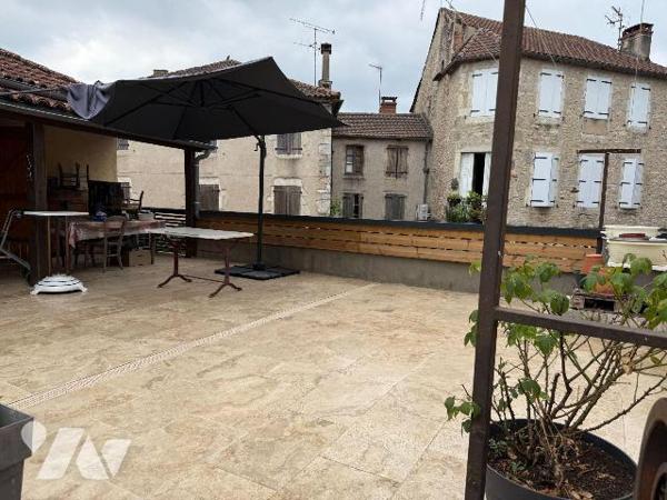 A VENDRE - A LIMOGNE-EN-QUERCY (LOT - 46260) - Dans un immeuble en copropriété, deux appartemen...