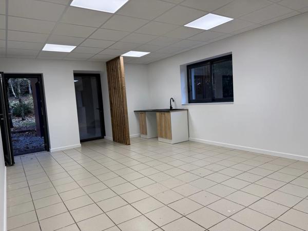 Location Local commercial 4 pièces 98 m2 à Luc-la-Primaube