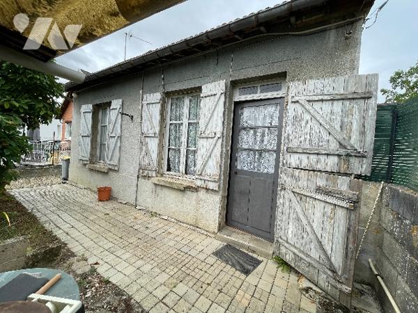 Proche SOISSONS - Maison à rénover d'environ 52m² habitable avec dépendance et jardinet
