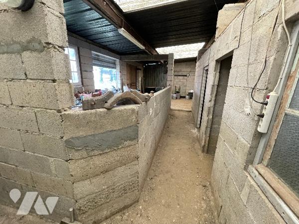 Proche SOISSONS - Maison à rénover d'environ 52m² habitable avec dépendance et jardinet