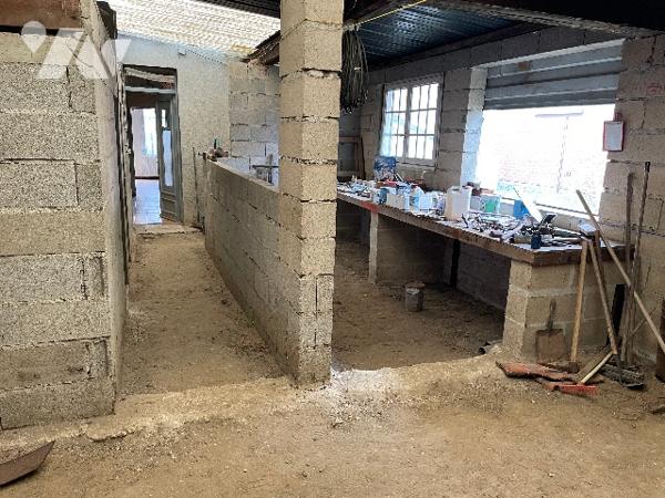 Proche SOISSONS - Maison à rénover d'environ 52m² habitable avec dépendance et jardinet