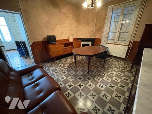 Proche SOISSONS - Maison à rénover d'environ 52m² habitable avec dépendance et jardinet