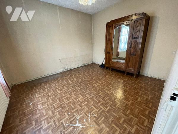 Proche SOISSONS - Maison à rénover d'environ 52m² habitable avec dépendance et jardinet