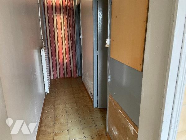 Proche SOISSONS - Maison à rénover d'environ 52m² habitable avec dépendance et jardinet