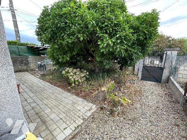 Proche SOISSONS - Maison à rénover d'environ 52m² habitable avec dépendance et jardinet