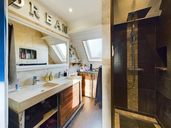 Maison de caractère à vendre avec grand jardin arboré proche de Pont-l’Évêque