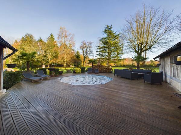 Maison de caractère à vendre avec grand jardin arboré proche de Pont-l’Évêque