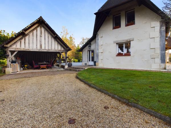 Maison de caractère à vendre avec grand jardin arboré proche de Pont-l’Évêque