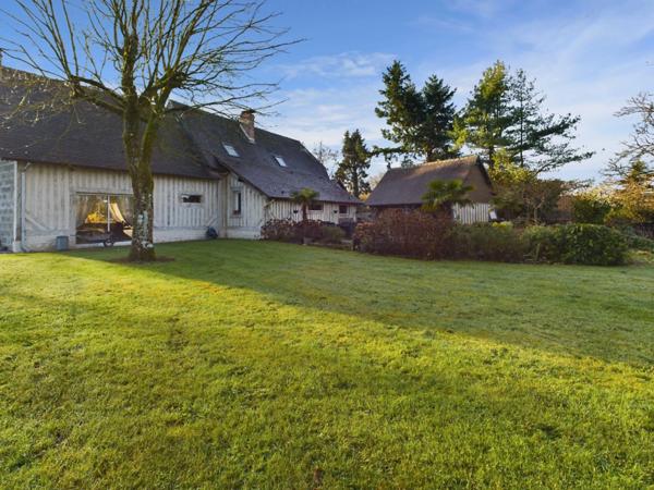 Maison de caractère à vendre avec grand jardin arboré proche de Pont-l’Évêque