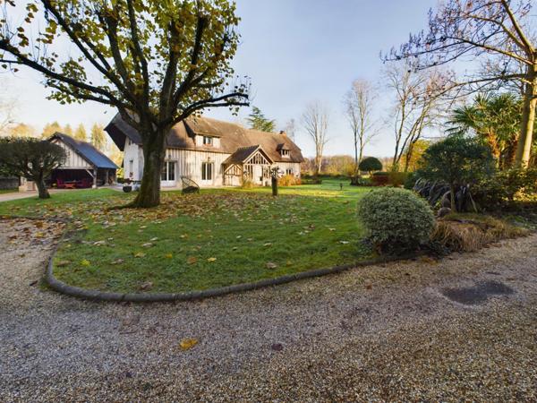 Maison de caractère à vendre avec grand jardin arboré proche de Pont-l’Évêque