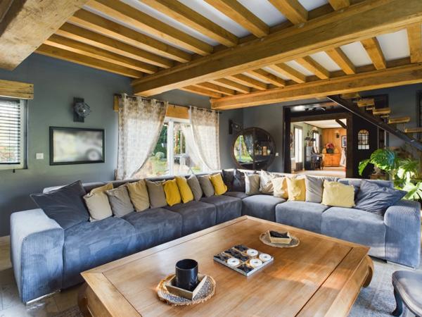 Maison de caractère à vendre avec grand jardin arboré proche de Pont-l’Évêque