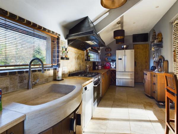 Maison de caractère à vendre avec grand jardin arboré proche de Pont-l’Évêque