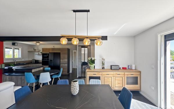 Maison à vendre    6 pièces •  Beaumont-lès-Valence