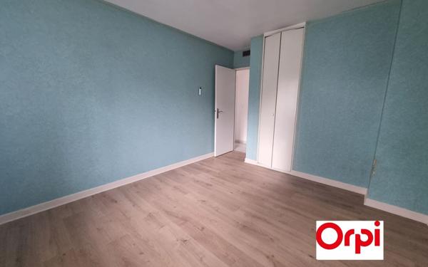 Maison à vendre    5 pièces • 99 m2 Neuilly-Saint-Front