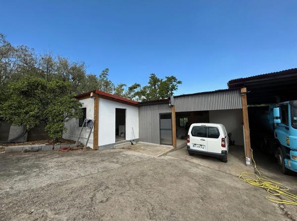 🔥 LOCAL D’ACTIVITÉ NEUF – EMPLACEMENT STRATÉGIQUE – SAINT-PIERRE 🔥