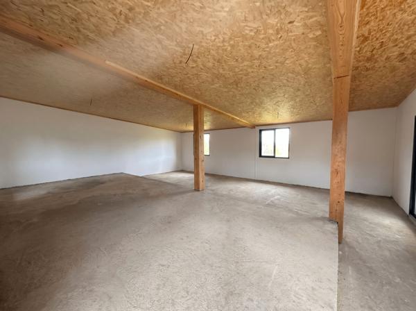 🔥 LOCAL D’ACTIVITÉ NEUF – EMPLACEMENT STRATÉGIQUE – SAINT-PIERRE 🔥