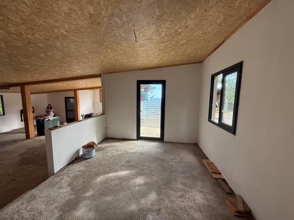 🔥 LOCAL D’ACTIVITÉ NEUF – EMPLACEMENT STRATÉGIQUE – SAINT-PIERRE 🔥