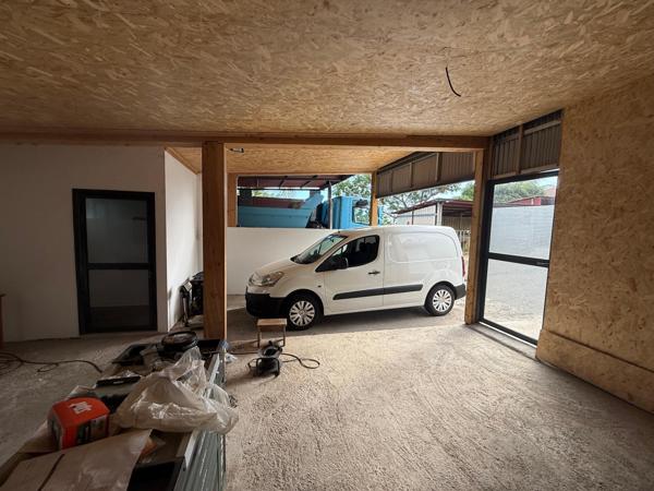 🔥 LOCAL D’ACTIVITÉ NEUF – EMPLACEMENT STRATÉGIQUE – SAINT-PIERRE 🔥