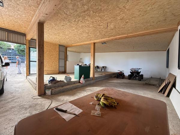 🔥 LOCAL D’ACTIVITÉ NEUF – EMPLACEMENT STRATÉGIQUE – SAINT-PIERRE 🔥