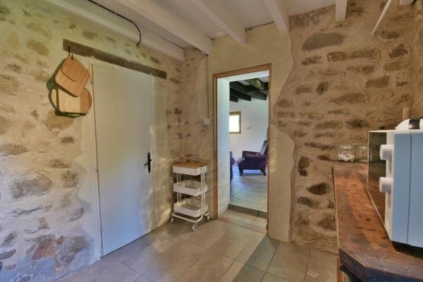 Ensemble de 3 maisons avec grande piscine, dans son écrin de verdure de 2,5 hectares