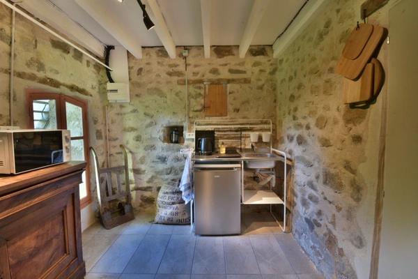 Ensemble de 3 maisons avec grande piscine, dans son écrin de verdure de 2,5 hectares