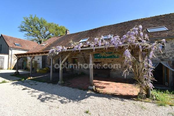 Ensemble de 3 maisons avec grande piscine, dans son écrin de verdure de 2,5 hectares