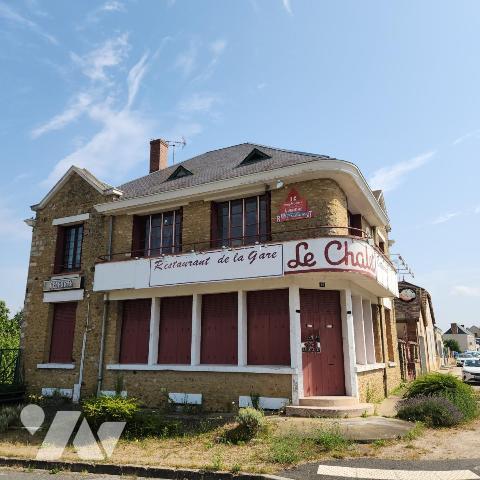 Ancien restaurant avec jardin