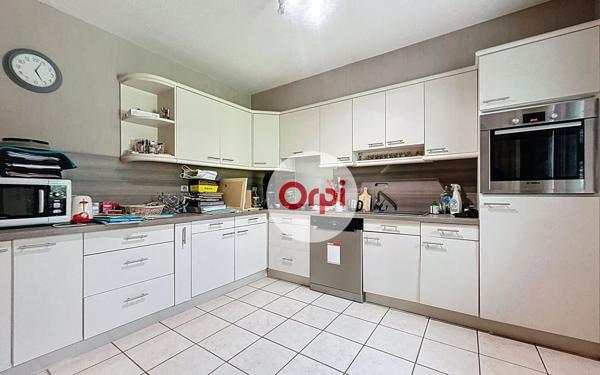 Maison à vendre    5 pièces •  Theix