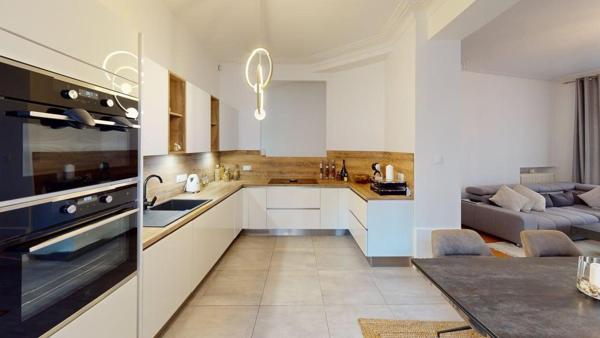 ELEGANCE HAUSSMANIENNE POUR CE T3 A ANNEMASSE