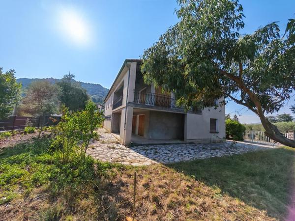 Grande maison 182 m², garage, terrain arboré