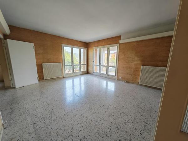 Grande maison 182 m², garage, terrain arboré