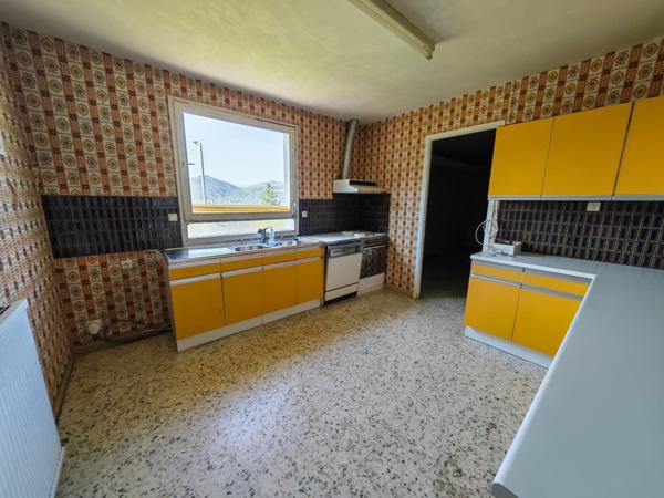 Grande maison 182 m², garage, terrain arboré
