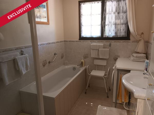 Maison en pierre avec gîte et piscine