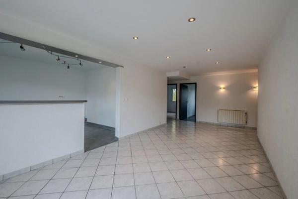 T4 Traversant avec balcon, ascenseur et parking