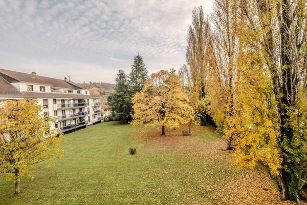 T4 Traversant avec balcon, ascenseur et parking