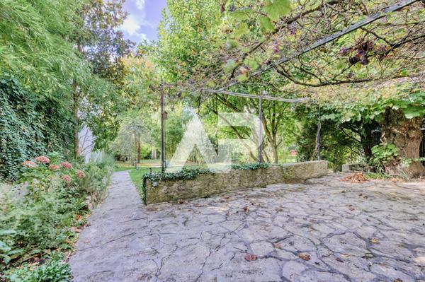 SEVRES BRANCAS /FONTENELLES - MAISON DE CHARME €1 480 000 ** - Référence 630-S