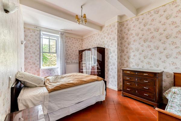 Maison Moussan  245 m2 + 129 m2 de combles à amménager