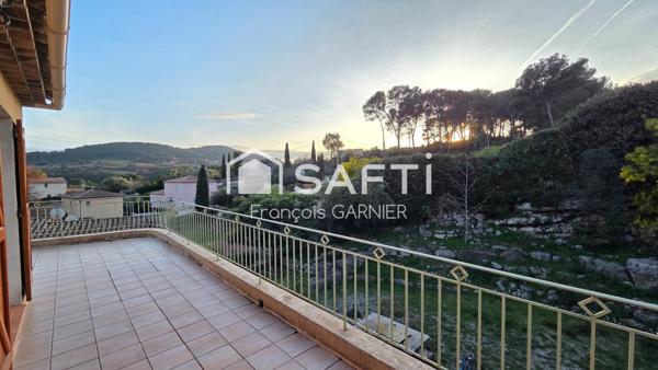 La Cadière, Maison T5 de 134 m² implantée sur 1016 m² de terrain.