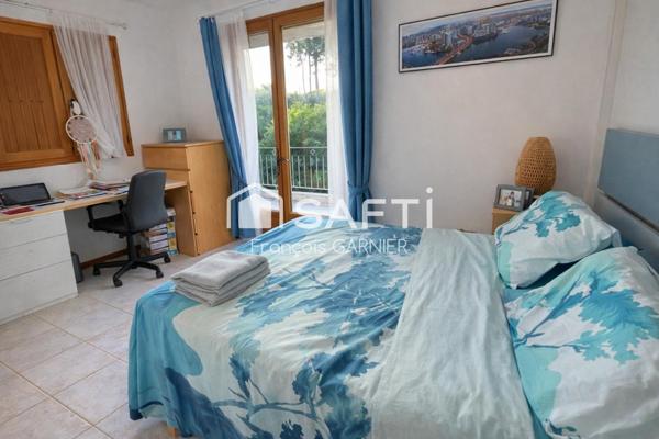 La Cadière, Maison T5 de 134 m² implantée sur 1016 m² de terrain.