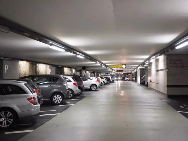 Bordeaux hyper-centre place depaking sécurisée en sous sol